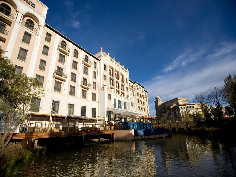 Pivot Hotel Montecasino Йоханнесбург Экстерьер фото
