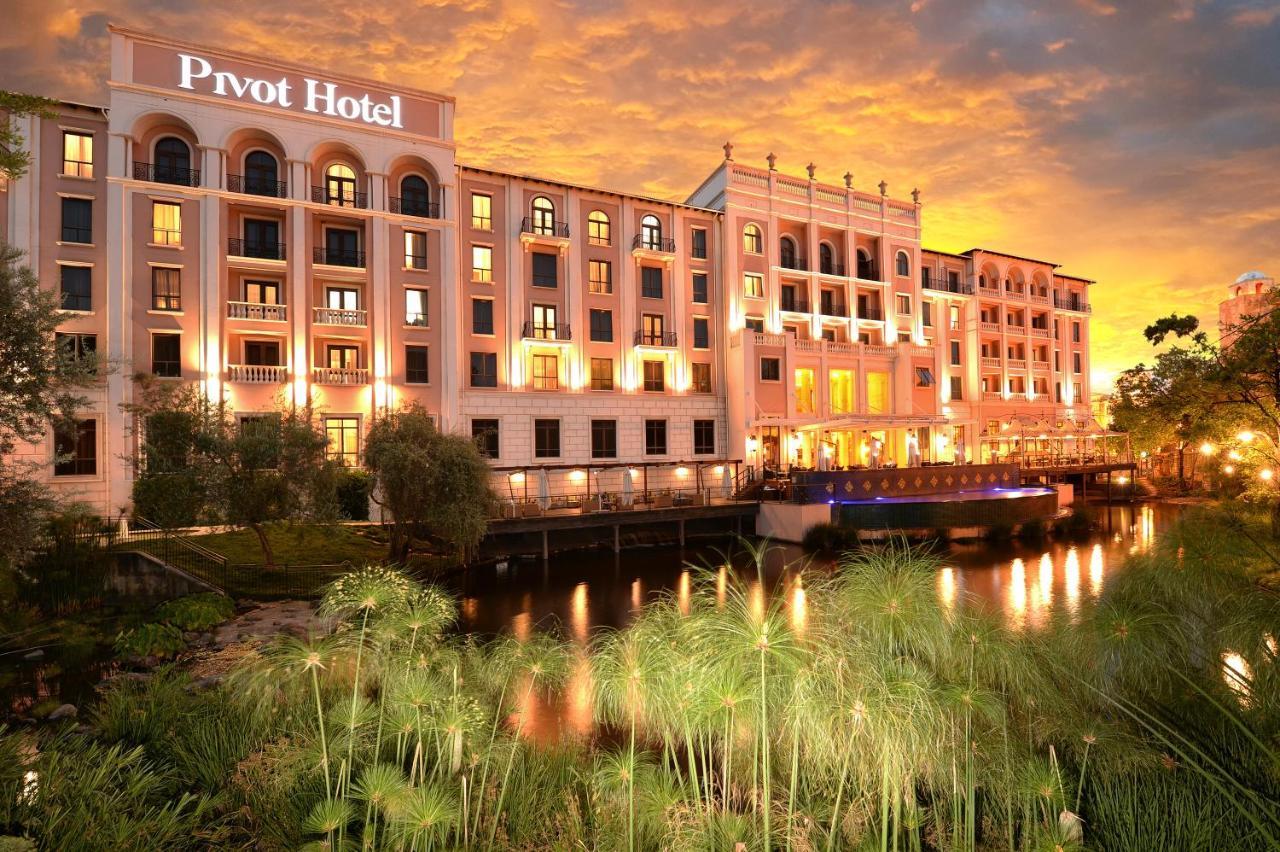 Pivot Hotel Montecasino Йоханнесбург Экстерьер фото