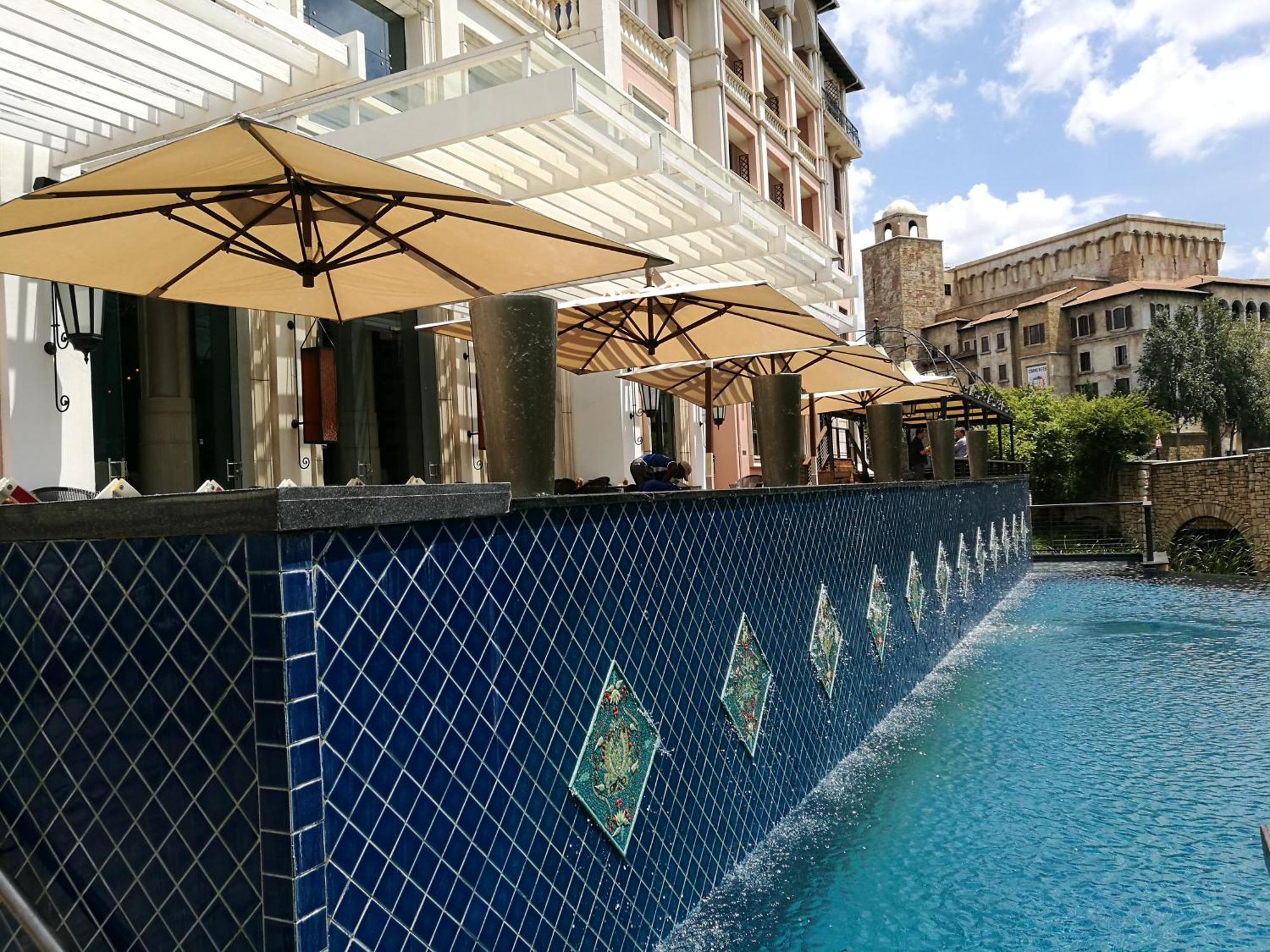 Pivot Hotel Montecasino Йоханнесбург Экстерьер фото