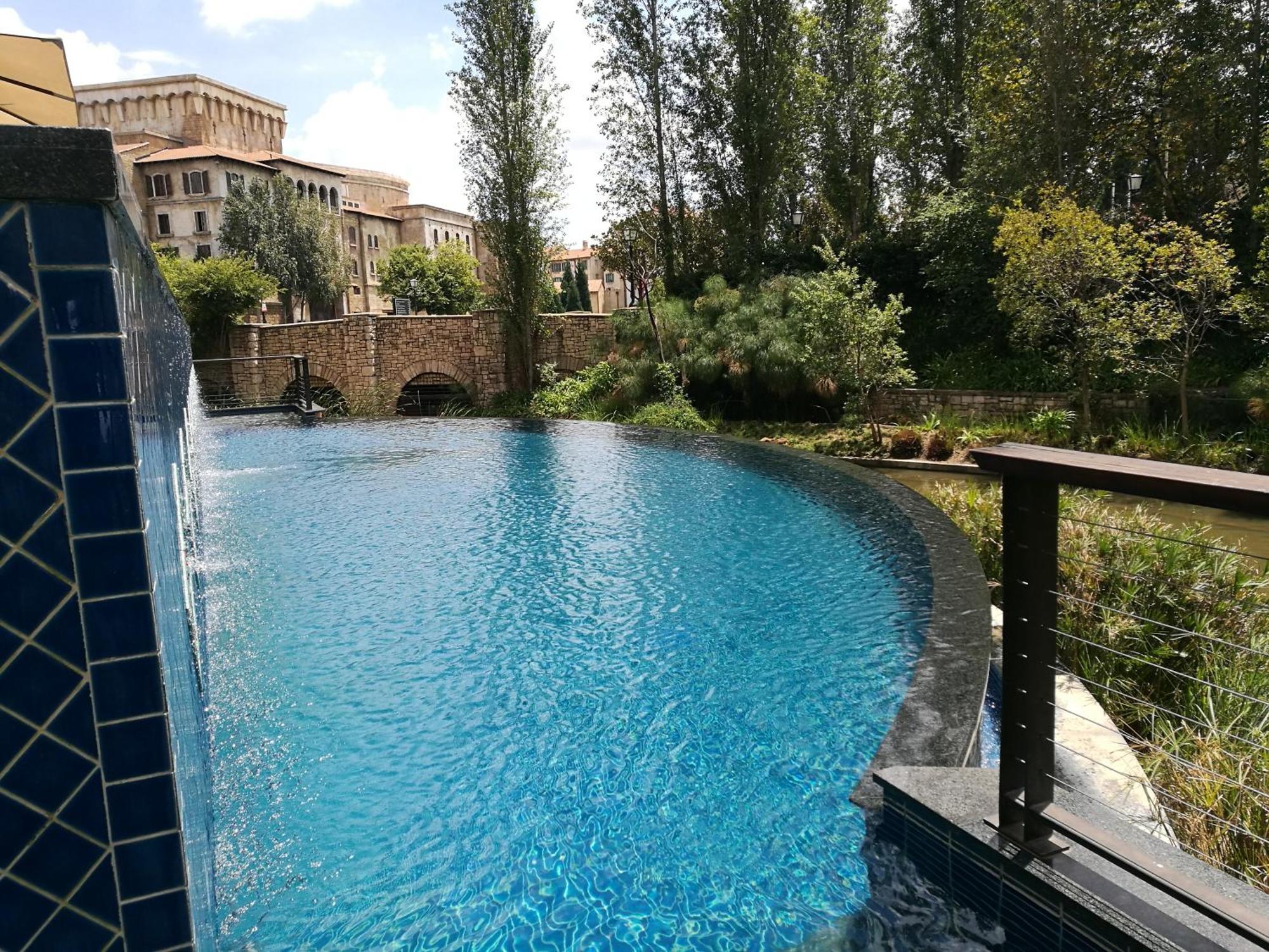 Pivot Hotel Montecasino Йоханнесбург Экстерьер фото