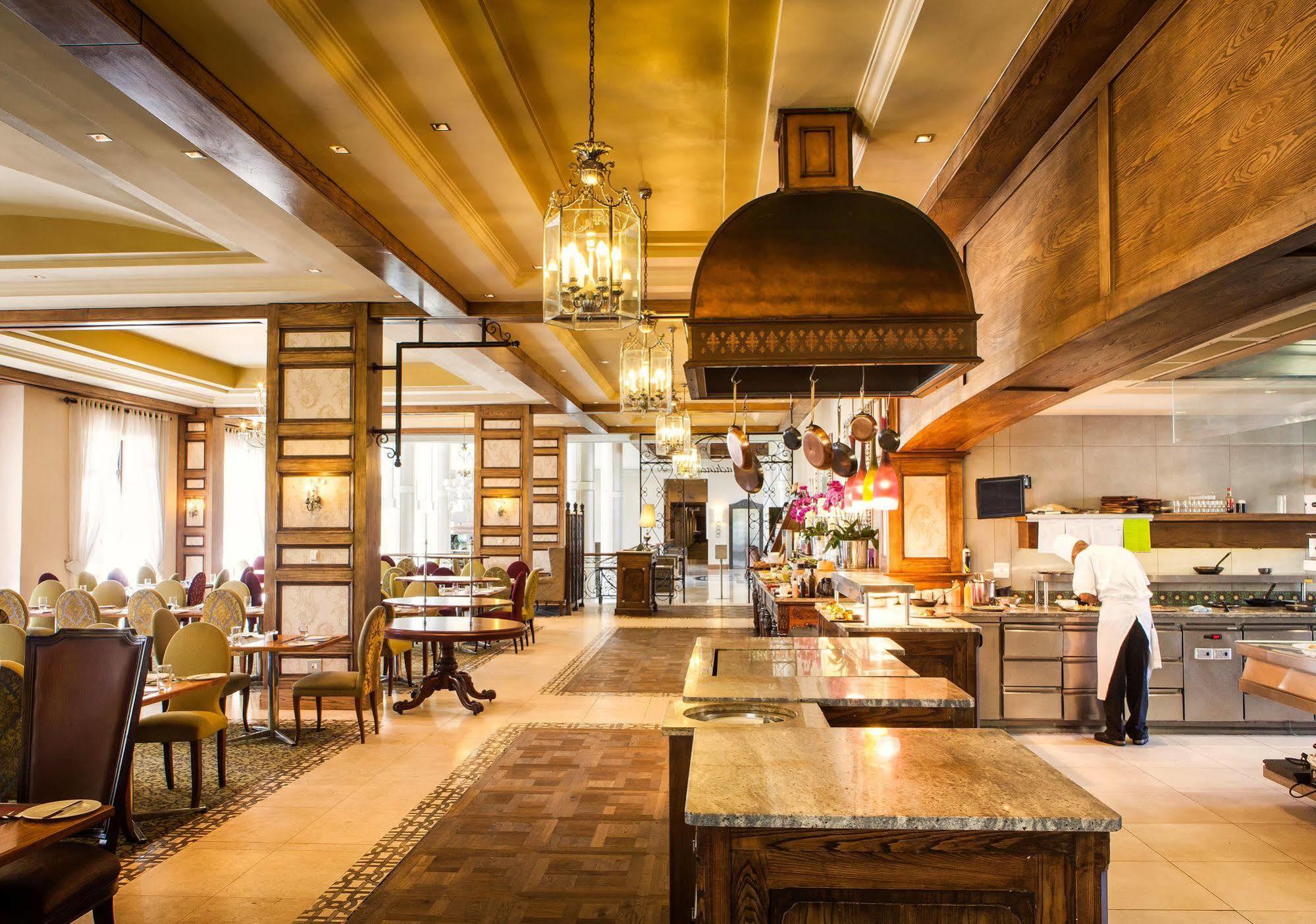 Pivot Hotel Montecasino Йоханнесбург Экстерьер фото