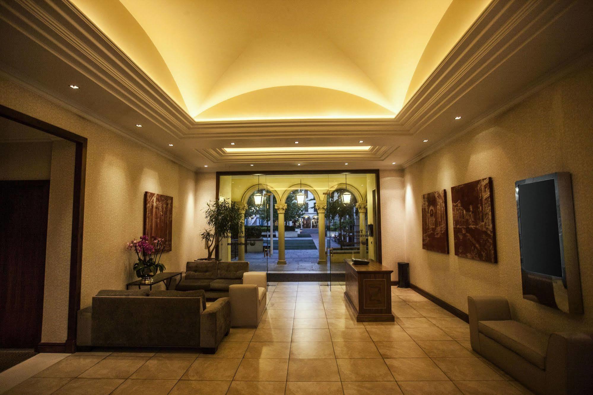 Pivot Hotel Montecasino Йоханнесбург Экстерьер фото